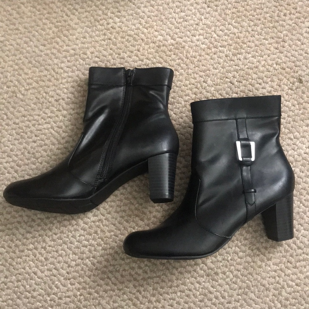 Never worn black boots !